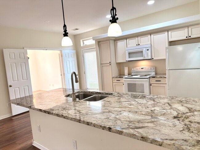 Building Photo - 352 Lucille Dr