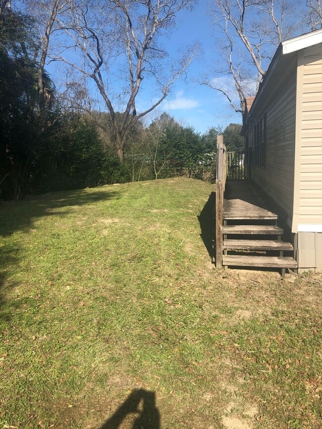 Building Photo - 3-Bedroom/ 2-Bath-Mobile Home on Private P...