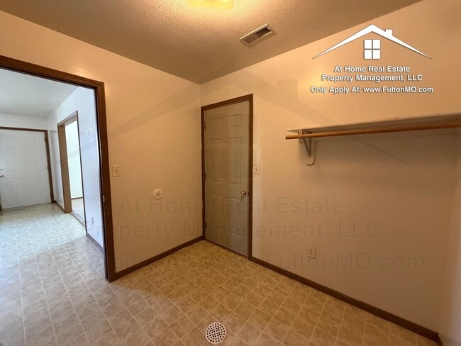Building Photo - 2705–2707 Porter Place