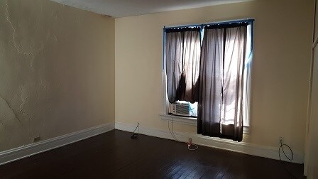 Building Photo - Incredible Value in Walnut Hills - move ri...