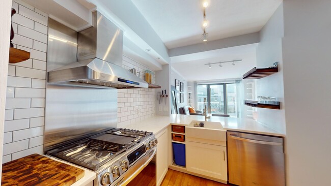 Building Photo - Penn Quarter Spacious One Bedroom W/Privat...