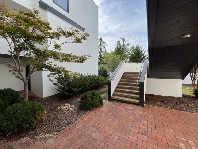 Building Photo - 501 Fenton Pl
