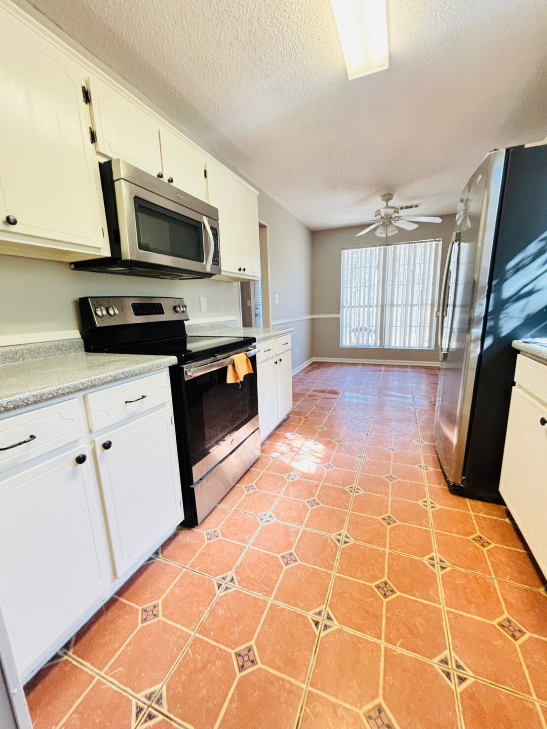 Building Photo - 180 Saint James Pl