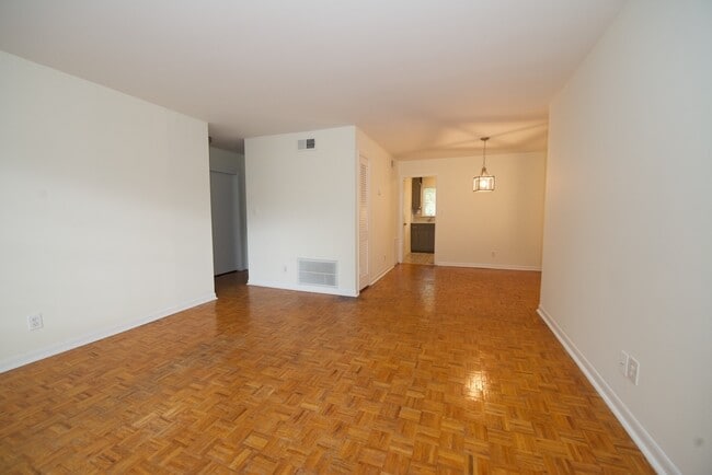 Building Photo - Spacious 2 Bedroom w/ Pool Less Than 1 Mile From Heart of Buckhead!!