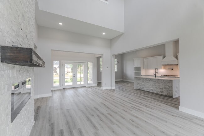 Building Photo - 624 Edgewood Dr