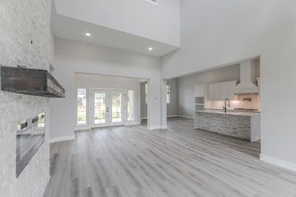 Building Photo - 624 Edgewood Dr