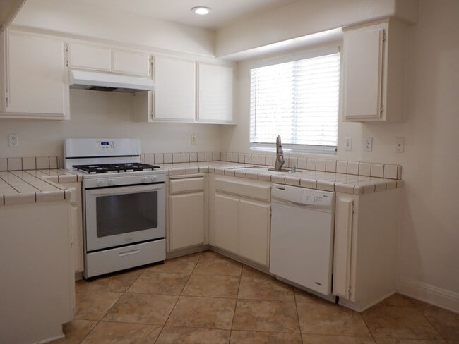 Building Photo - Cul De Sac Cutie in the City