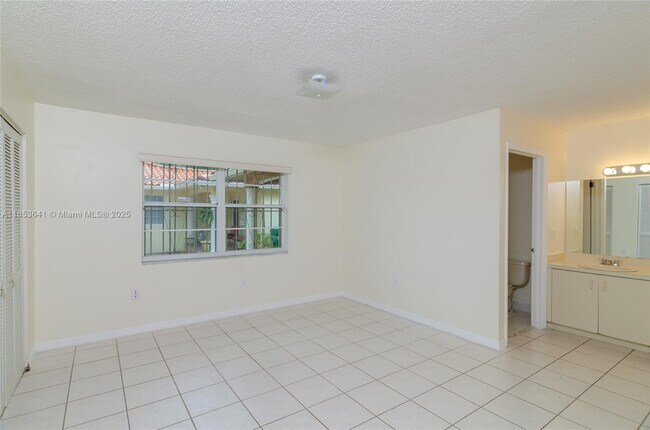 Building Photo - 3373 SW 28th Terrace