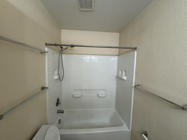 Building Photo - 2039 Creekridge Point