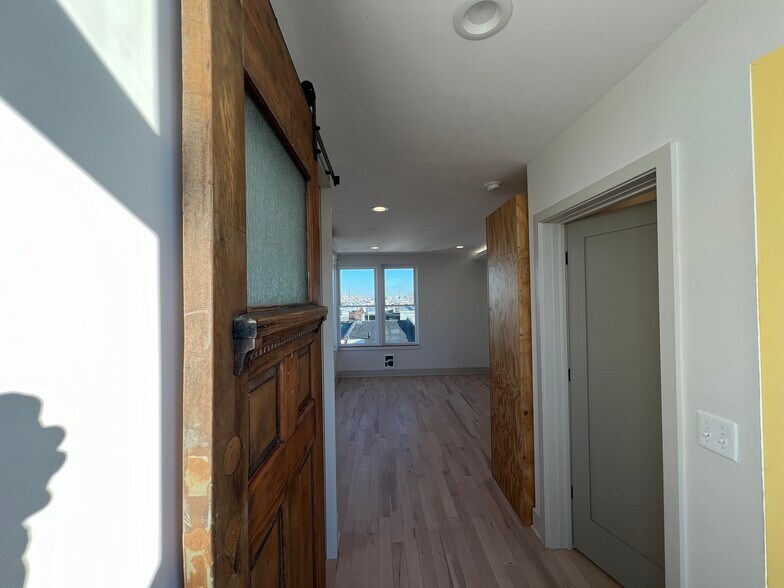 Building Photo - 2019 S Beechwood St