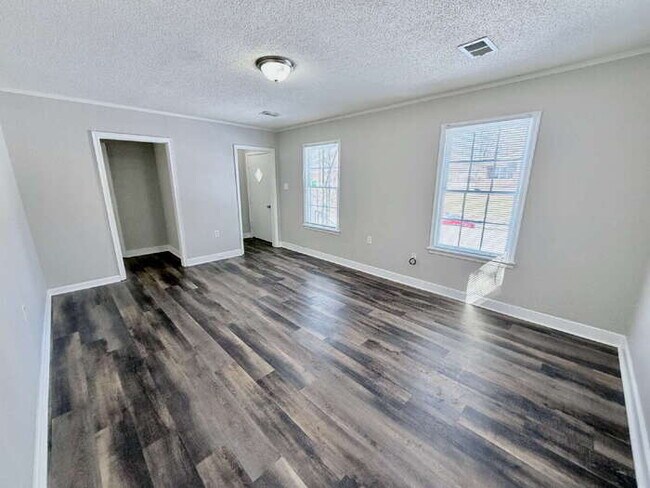 Building Photo - 101 E Davant Ave