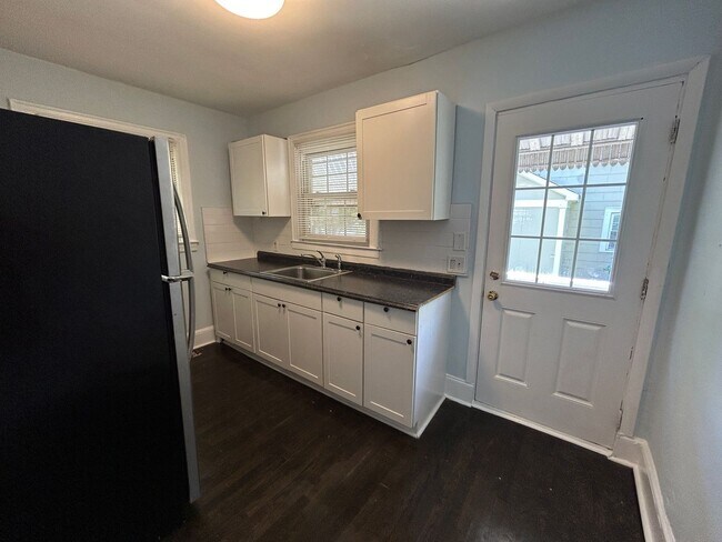 Building Photo - Adorable Home in Ashley Park!