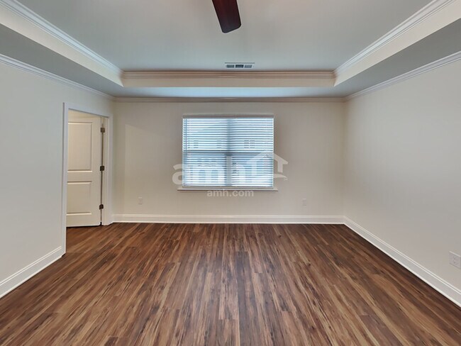 Building Photo - 5223 Valor Dr