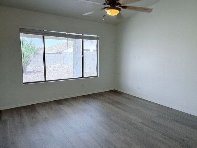 Building Photo - Lovely 3 Bedroom House!