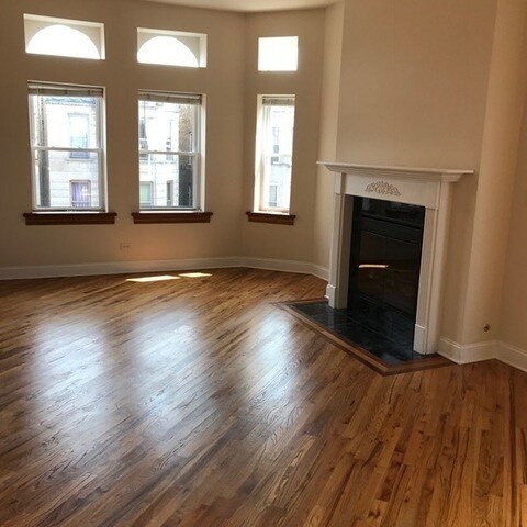 Building Photo - 1326 N Maplewood Ave