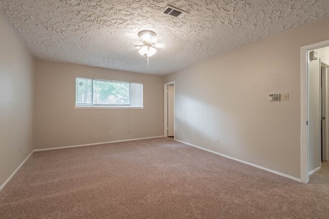 Building Photo - 6015 Knotty Post Ln