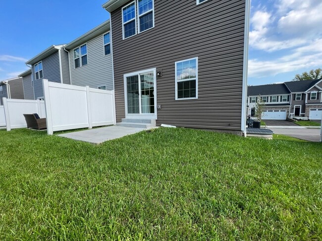 Building Photo - 225 Stonehurst Dr