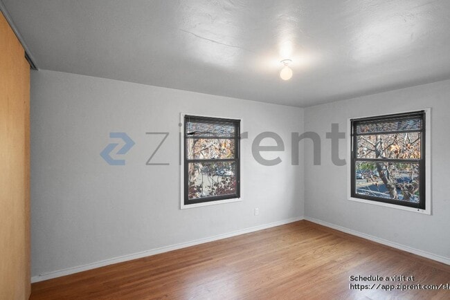 Building Photo - 903 61st St