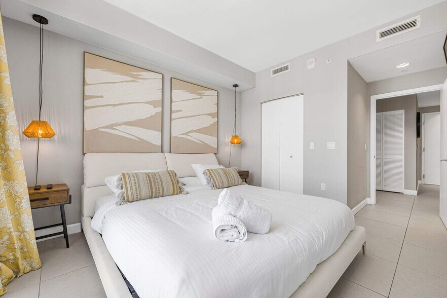 Building Photo - 5350 NW 84th Ave