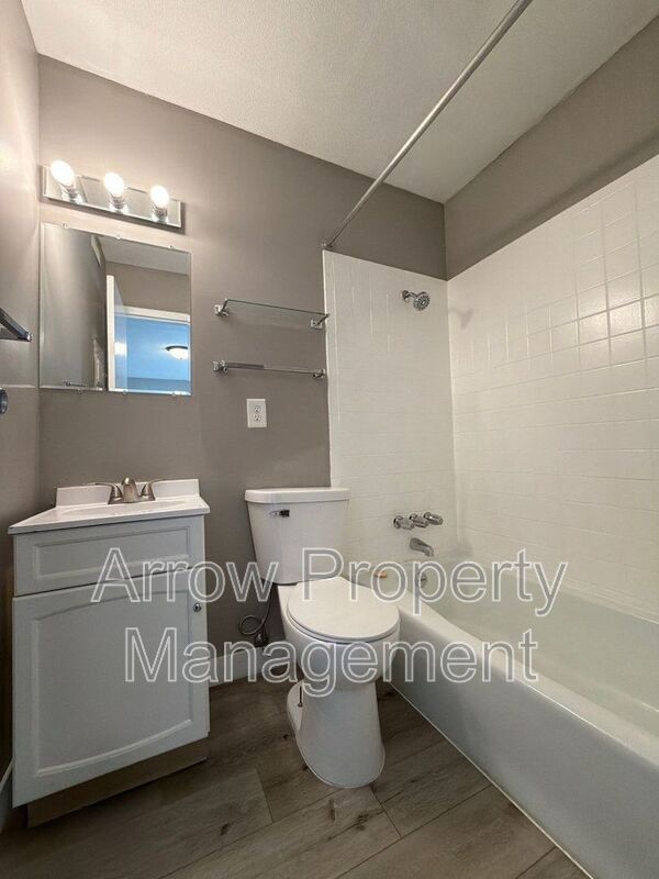 Building Photo - 1111 E Street