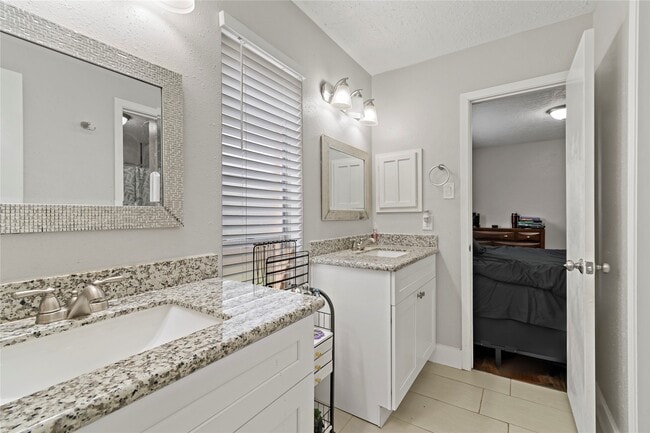 Building Photo - 1910 E Navaho Trail