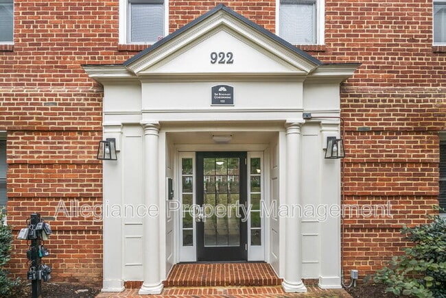 Building Photo - 922 S Washington St