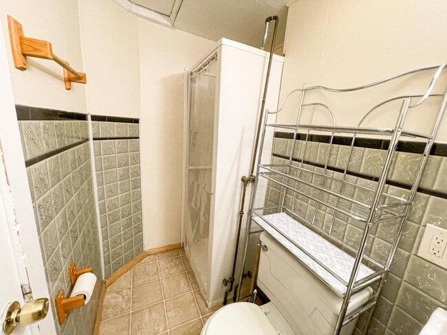 Building Photo - 312 Farm St