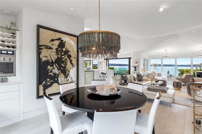 Building Photo - Leschi Waterfront Home
