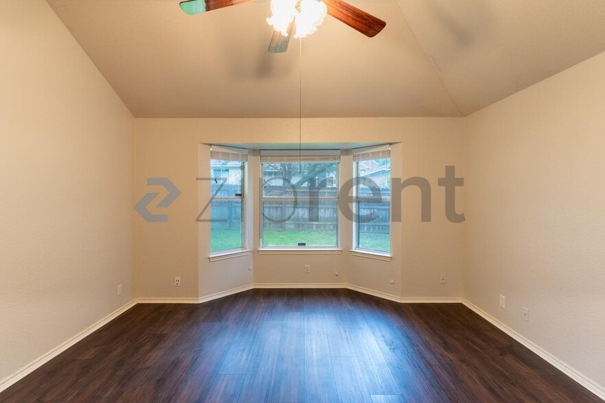 Building Photo - Unit