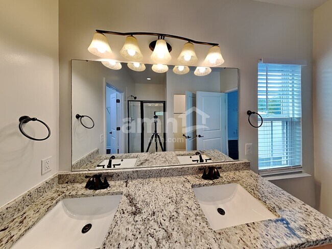 Building Photo - 2215 Ambergate Dr