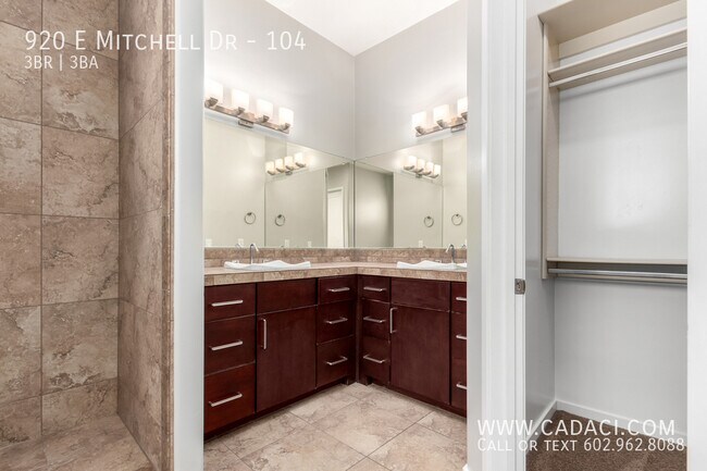 Building Photo - Mitchell Lofts 3 bed 2.5 bath Townhouse