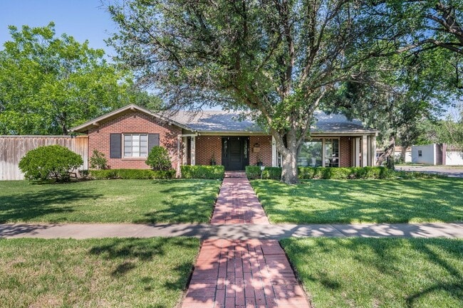 Building Photo - Must see, beautiful home!