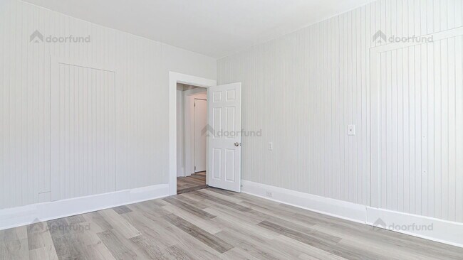 Building Photo - 220 S Main St