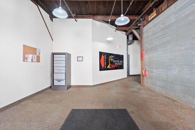 Building Photo - 585 S Upper St