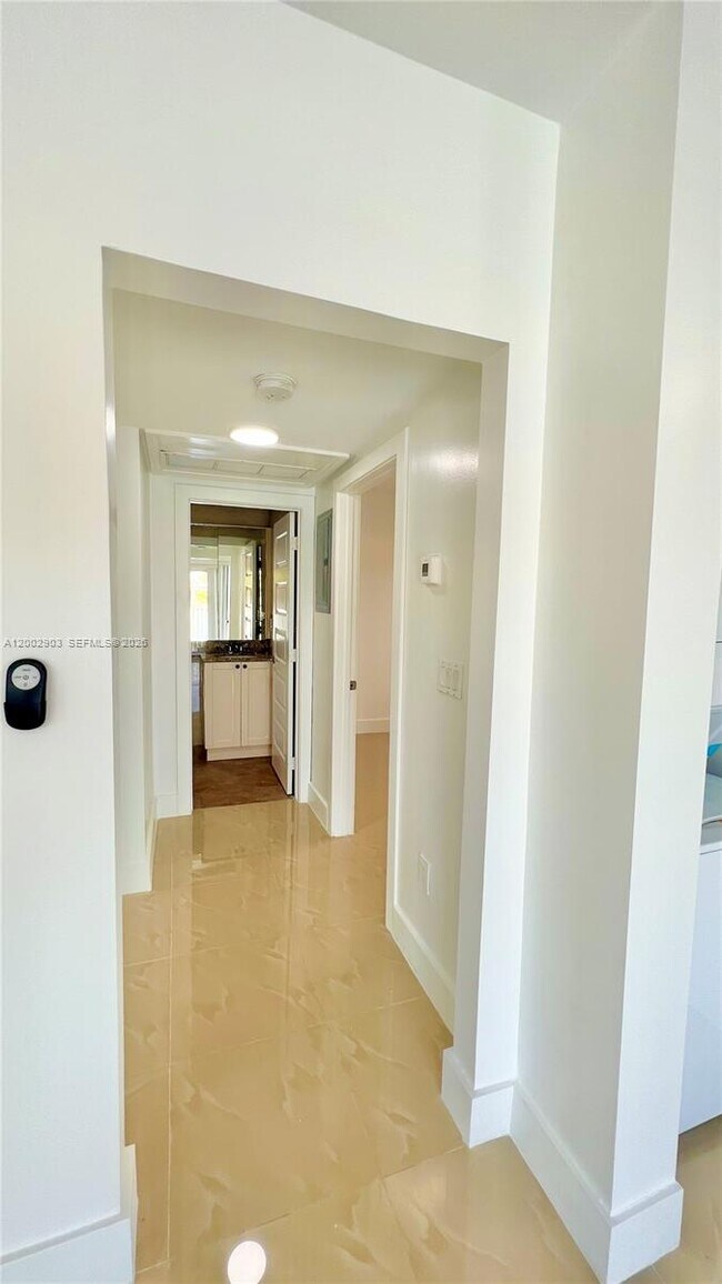 Building Photo - 8235 Crespi Blvd