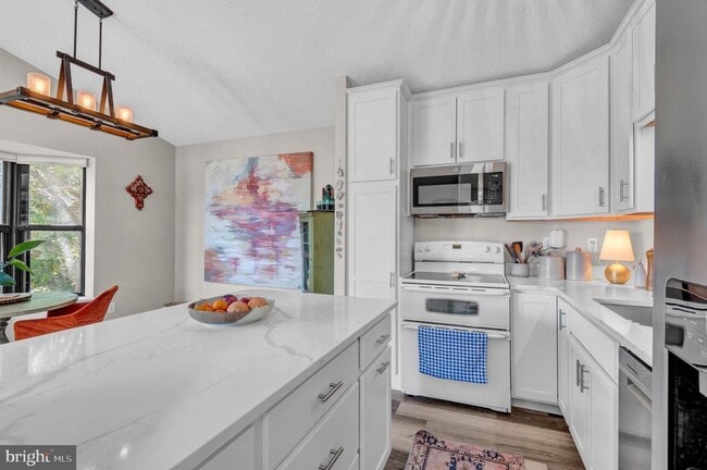 Building Photo - 4013 Carousel Way