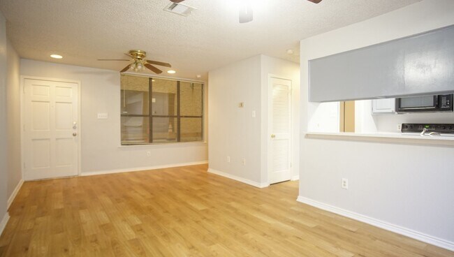 Primary Photo - 2/2 Renovated Condo in Central Austin