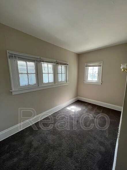 Building Photo - 1450 Hamlet St