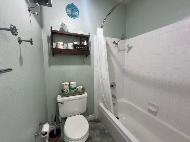 Building Photo - Stylish Second-Floor Condo in Sabre Springs – San Diego