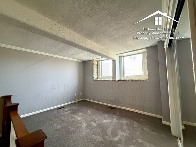 Building Photo - 808 Center St