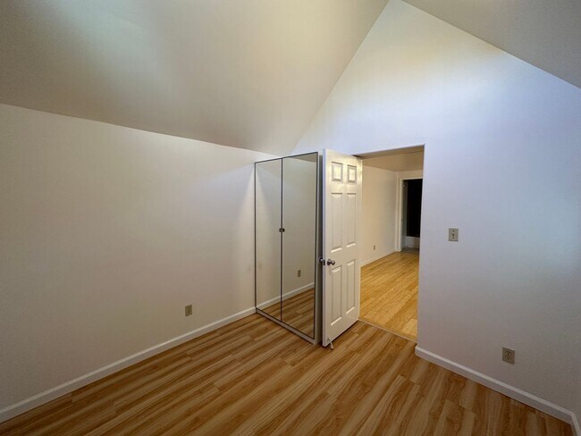 Building Photo - 855 52nd St