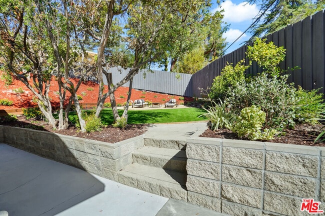 Building Photo - 4670 Brewster Dr