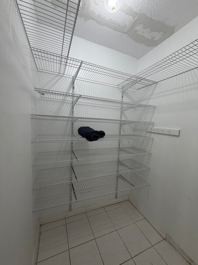 Building Photo - 309 Henthorne Dr