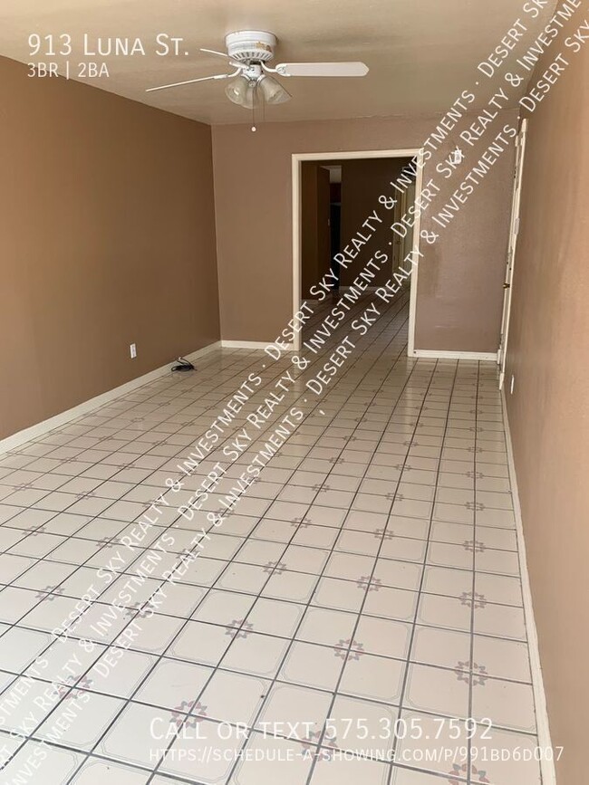 Building Photo - 913 Luna St