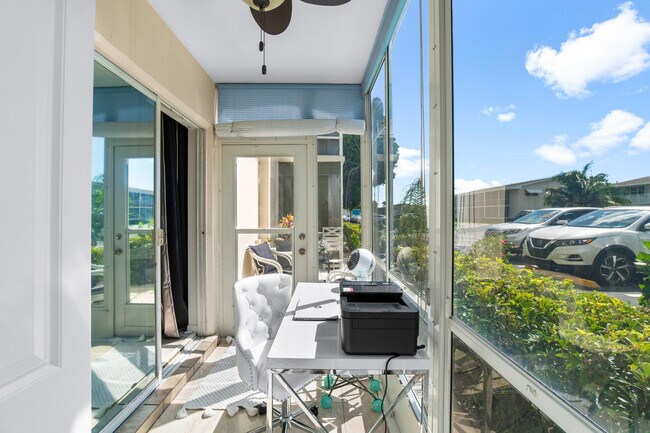 Building Photo - 340 Horizon W