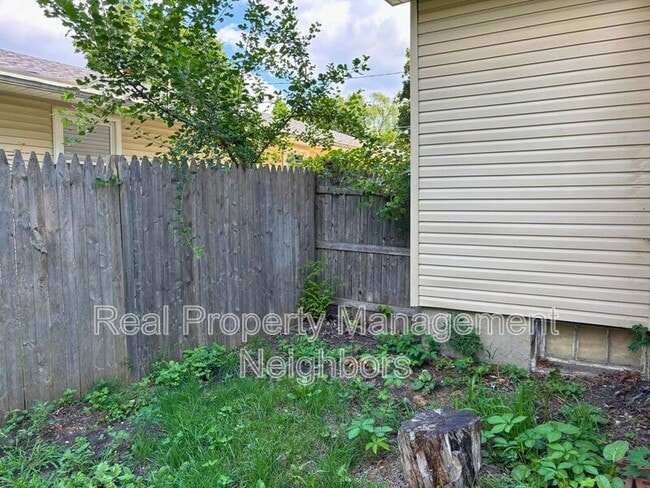 Building Photo - 2257 Berwyn Ave SW