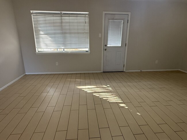 Building Photo - 510 Witter St