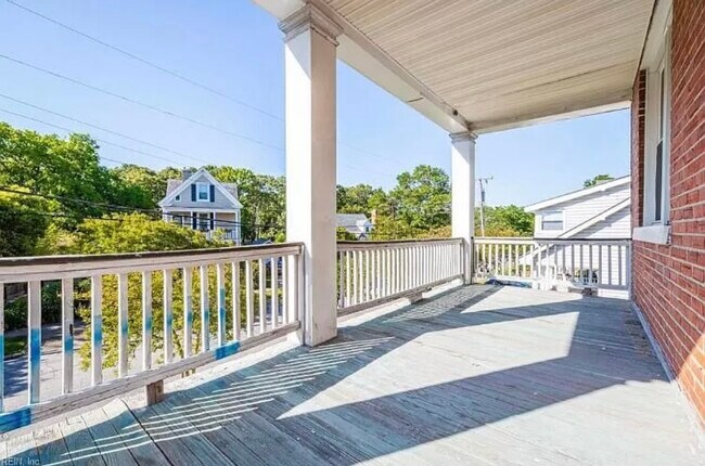 Building Photo - 214 Lucile Ave