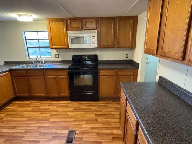 Building Photo - 4044 Friendship Rd