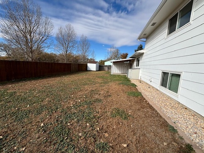 Building Photo - 4 Bedroom 1 1/2 Bath On Rio Verde St.